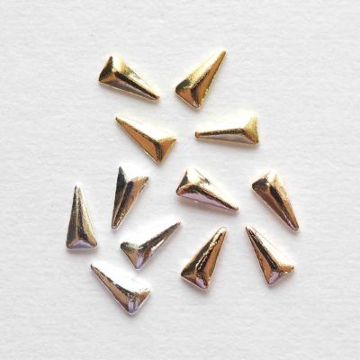 スタッズトライアングル 約1.5×3.0mm 約50個入り