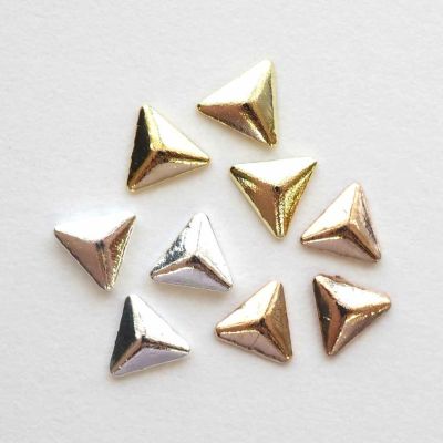 スタッズトライアングル 約3.0×3.0mm 約25個入り