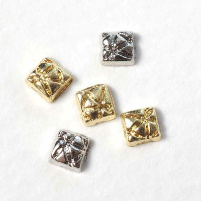 メタルパーツ スクエア クラック 約3.0×3.0mm 4個入り